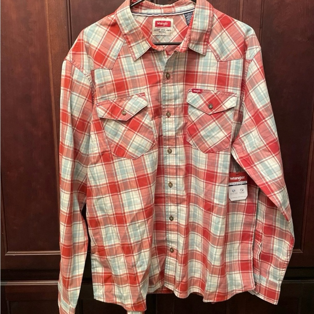Wrangler Men’s Slim Fit Long Sleeve Woven Twill Shirt. X-Large , Red Plaid